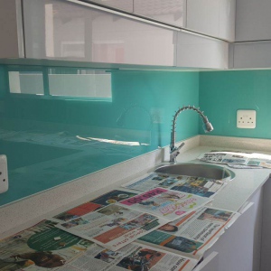 Glass splashbacks are a modern feature